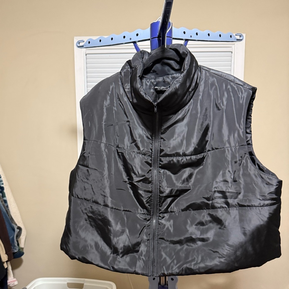 Black Puffer Vest Size 5XL